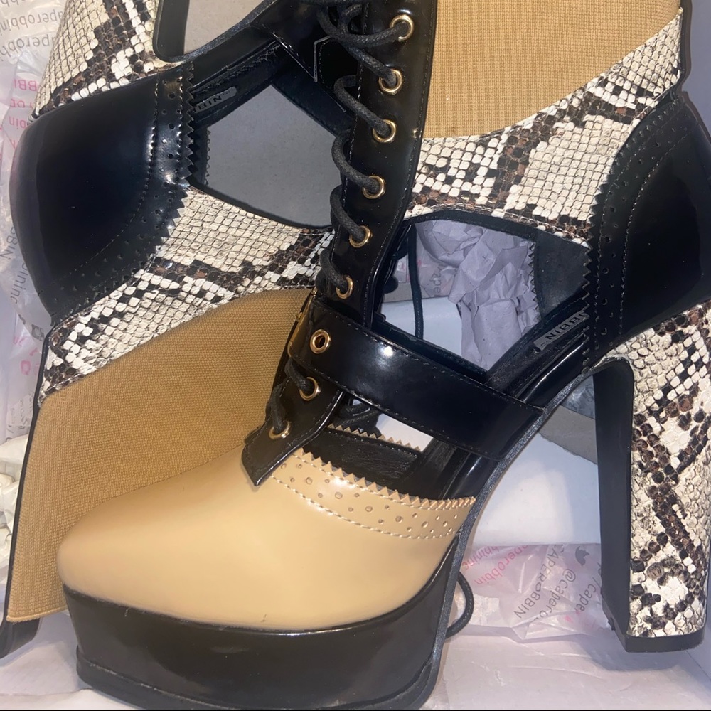 Mixed print boots